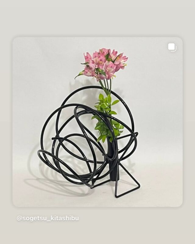6月6日はいけばなの日でした。
今年の花材である「アルストロメリア」を使ったいけばな作品をご紹介させていただきます。

Post by @sogetsu_kitashibu
#repost #リポスト
・・・

6月6日はいけばなの日です。花の力で明るく元気になれますよう今年は「アルストロメリア」をいけてみませんか？
支部長の菊田汀佳さん、運営委員の齋藤瑛康さん・菅原柳明さんから作品写真をいただきました✨
以下のようなハッシュタグをつけて、是非皆様のアルストロメリアの作品写真もシェアしてくださいませ☺️

#いけばなの日2025
#6月6日はいけばなの日
#日本いけばな芸術協会
#公益財団法人日本いけばな芸術協会
#アルストロメリア
#伝統文化
※ハッシュタグをつけてご投稿いただきましたいけばなの作品写真は、公益財団法人日本いけばな芸術協会公式SNSでリポストさせていただくことがあるそうです。

#草月会東京北支部
#草月流
#草月
#いけばな
#華道
#ikebana
#sogetsu
#ikebanaflowers
#sogetsuikebana
#いけばなを習いたい
#花のある暮らし
#足立区 #荒川区 #板橋区 #江戸川区 #葛飾区 #北区 #江東区 #墨田区 #台東区 #豊島区 #練馬区